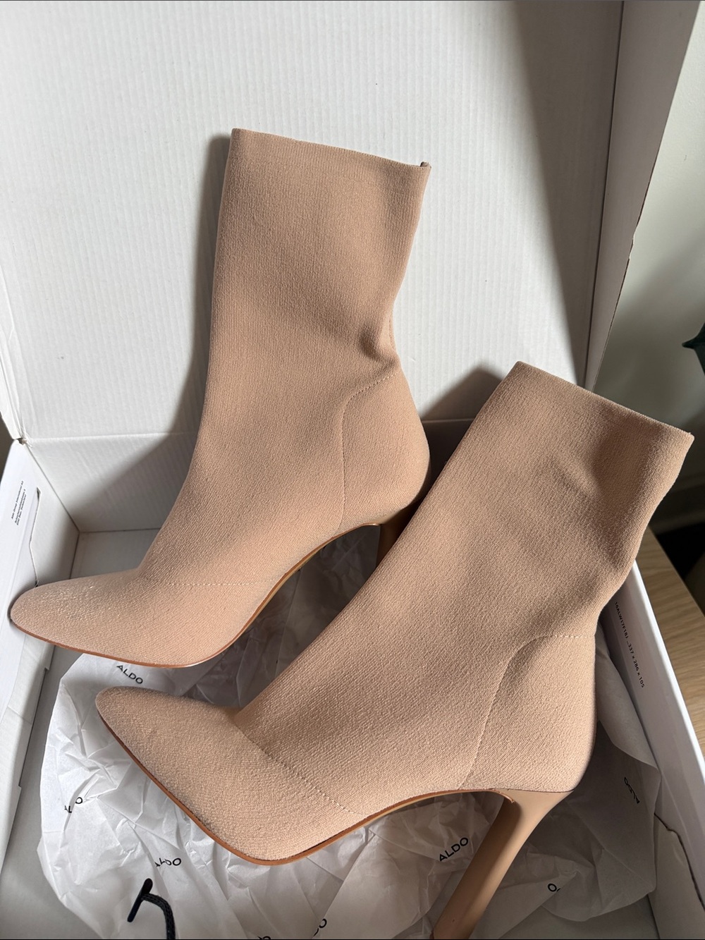 Aldo White Box with Black Logo